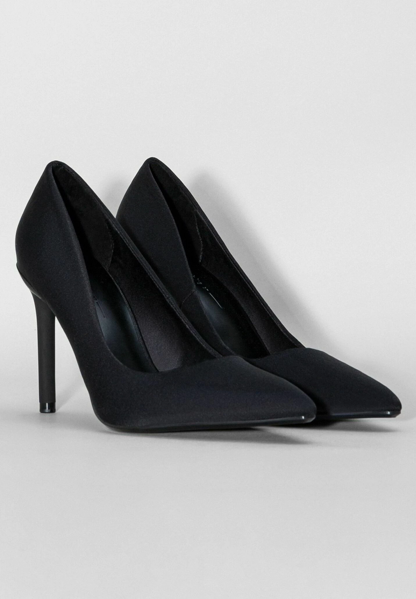 BERSHKA With A Pointed ToeDecolletéBlack Donna Scarpe Con Tacco BEJ11B02C-Q11 5 BERSHKA With A Pointed ToeDecolletéBlack Donna Scarpe Con Tacco BEJ11B02C-Q11 - immagine 3