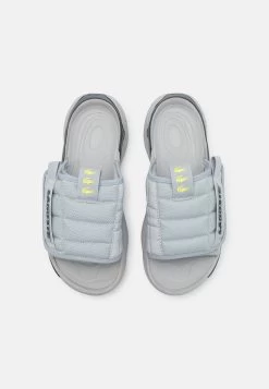 Lacoste Aceslide 223 CiabattineLight Grey Uomo Scarpe Aperte LA212G019-C11 11 Lacoste Aceslide 223 CiabattineLight Grey Uomo Scarpe Aperte LA212G019-C11 -Birkenstock Italia 543f7554e30a4e579005038d46042529