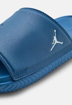 Jordan Play SlideCiabatte Da MareTrue Blue/White Uomo Scarpe Aperte JOC12G004-K11 13 Jordan Play SlideCiabatte Da MareTrue Blue/White Uomo Scarpe Aperte JOC12G004-K11 -Birkenstock Italia 83a87731817c473681220d92289209bc