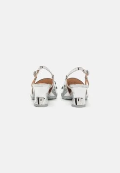 Coach Nikola Metallic Hybrid SlingbackDecolletéSilver Donna Scarpe Con Tacco COH11B00H-D11 10 Coach Nikola Metallic Hybrid SlingbackDecolletéSilver Donna Scarpe Con Tacco COH11B00H-D11 -Birkenstock Italia b0662f3c36a8468c98ba7c7c9f0c1077