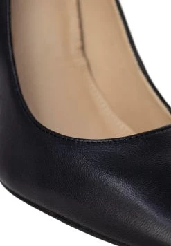 Guess GaviDecolletéBlack Donna Scarpe Con Tacco GU111B0KT-Q11 -Birkenstock Italia de82c9f277d44bc3a96d5ce90ba752fe